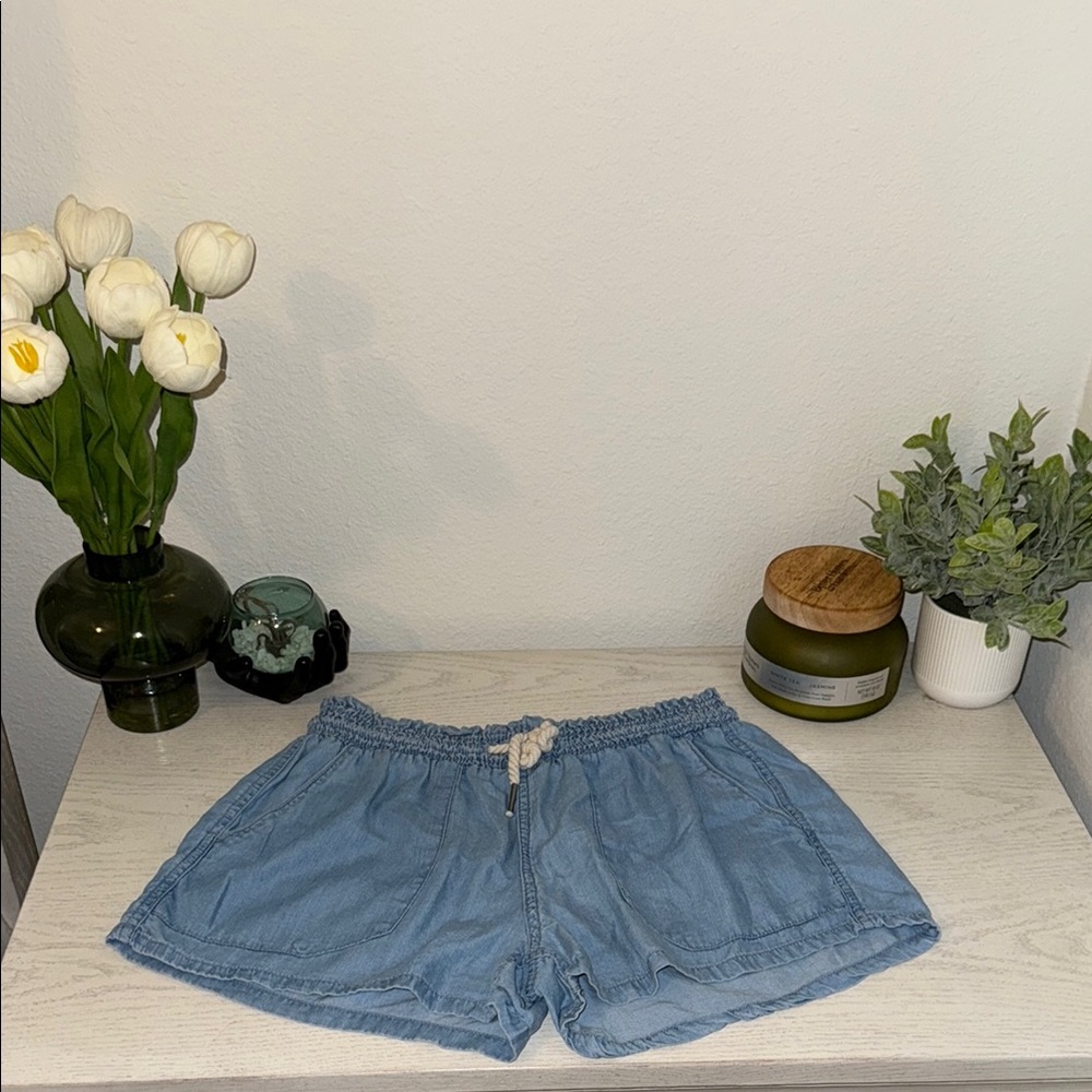 love tree “denim” tie waist shorts with pockets size Medium